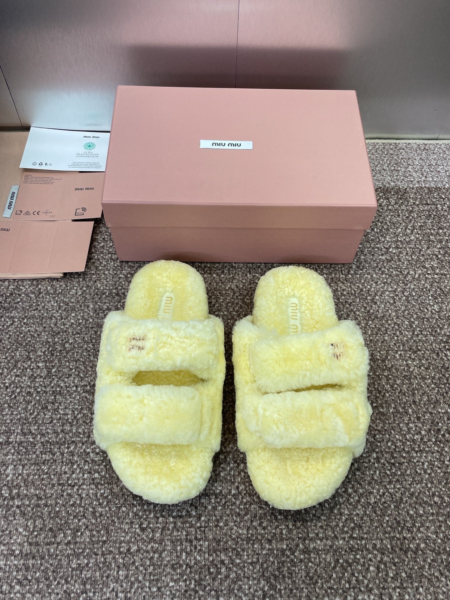 Miu Velcro Slippers Lemon Yellow Lambswool 508824