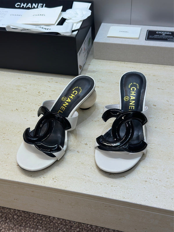 CC 26s Round Toe Open Toe Cutout Sandals 7cm Black White in Calfskin 761934