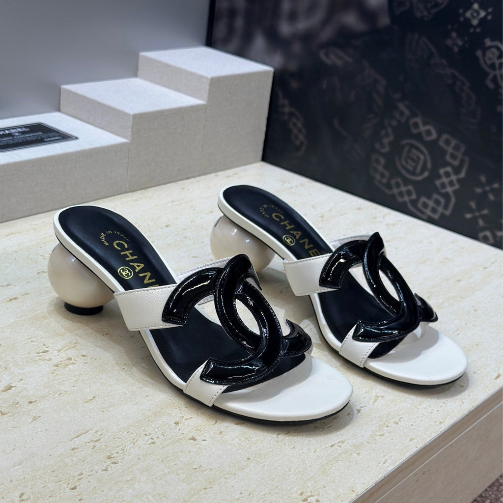 CC 26s Round Toe Open Toe Cutout Sandals 7cm Black White in Calfskin 761934