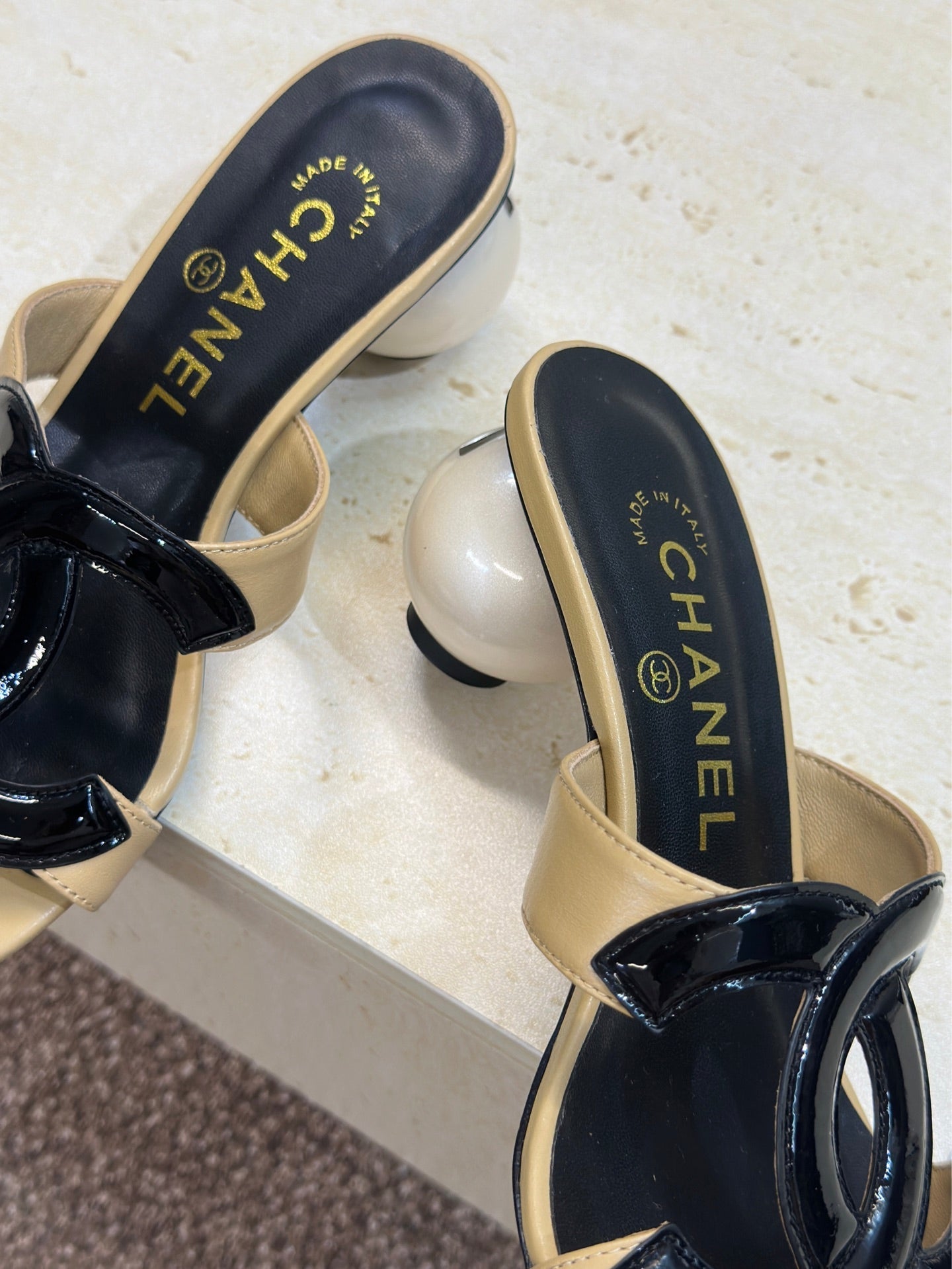 CC 26s Round Toe Open Toe Cutout Sandals 7cm Black Beige in Calfskin 761935