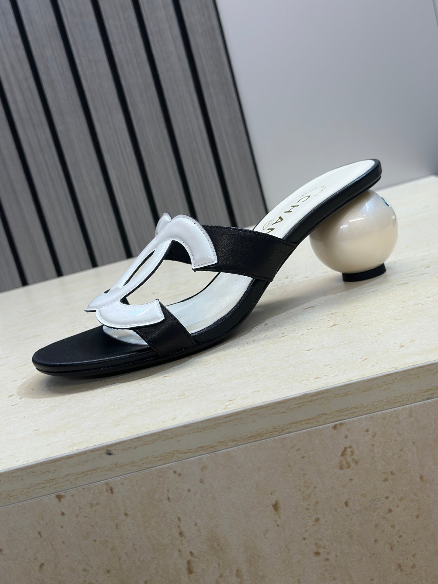 CC 26s Round Toe Open Toe Cutout Sandals 7cm Black White in Calfskin 761936