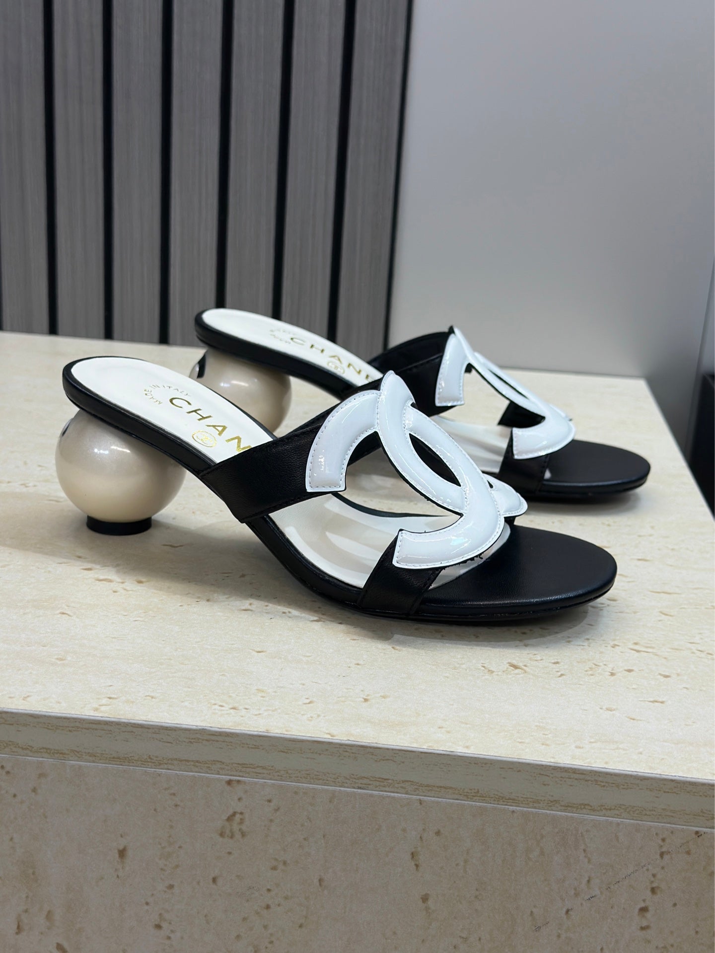 CC 26s Round Toe Open Toe Cutout Sandals 7cm Black White in Calfskin 761936