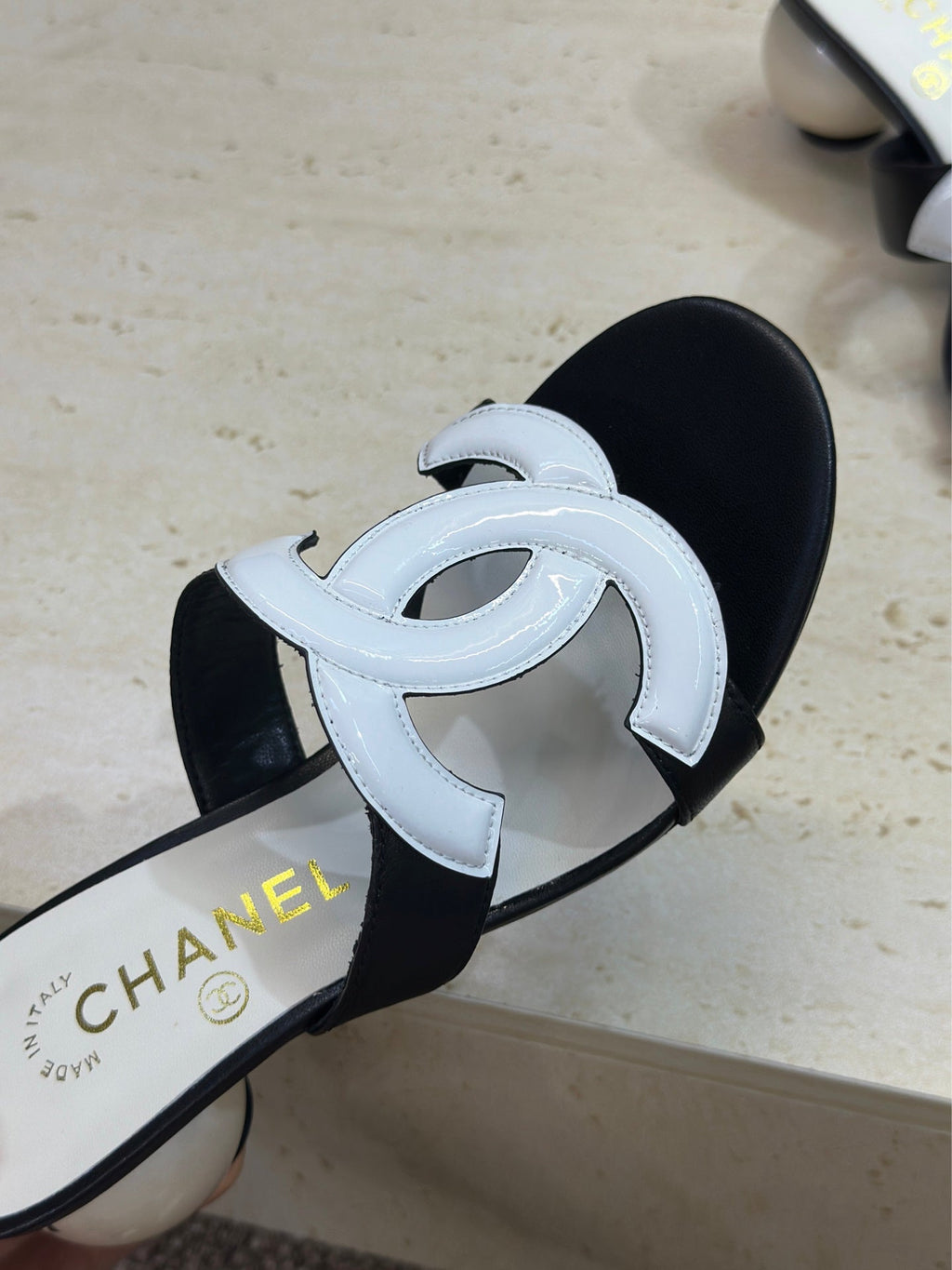 CC 26s Round Toe Open Toe Cutout Sandals 7cm Black White in Calfskin 761936