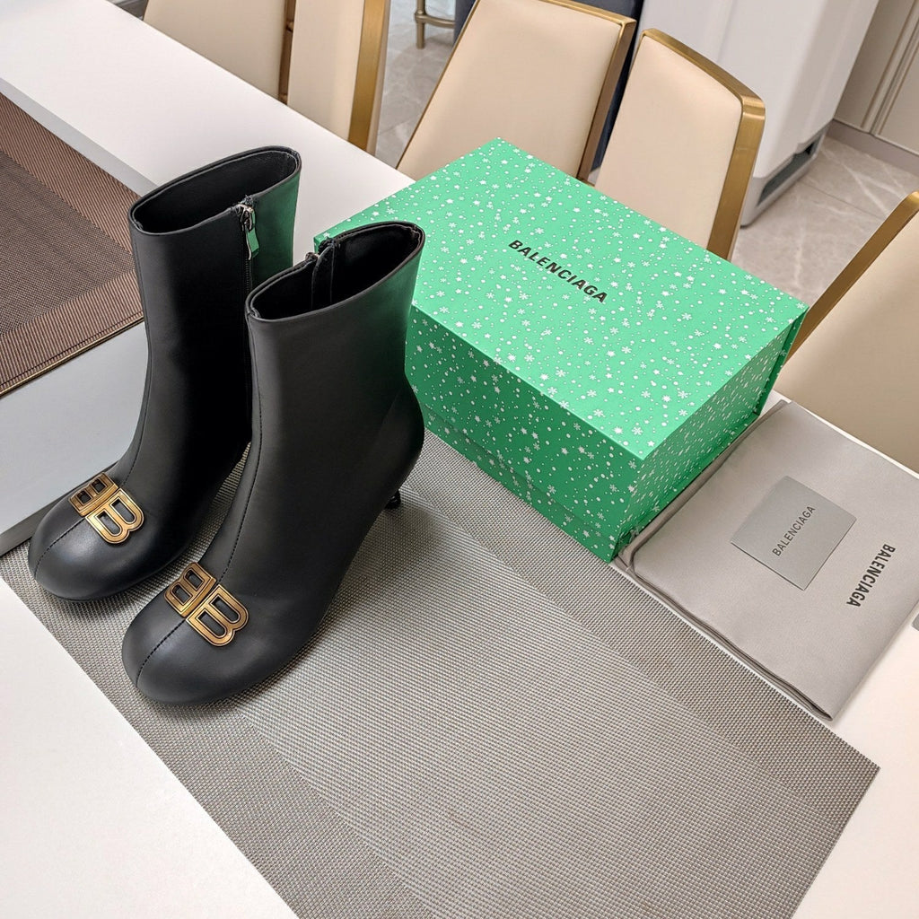 ROUND-TOE HIGH HEEL BOOTS IN BLACK SMOOTH LAMBSKIN