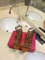 ROCKSTUD SANDAL WITH STRAP IN BRONZE BROWN CALFSKIN 60 MM