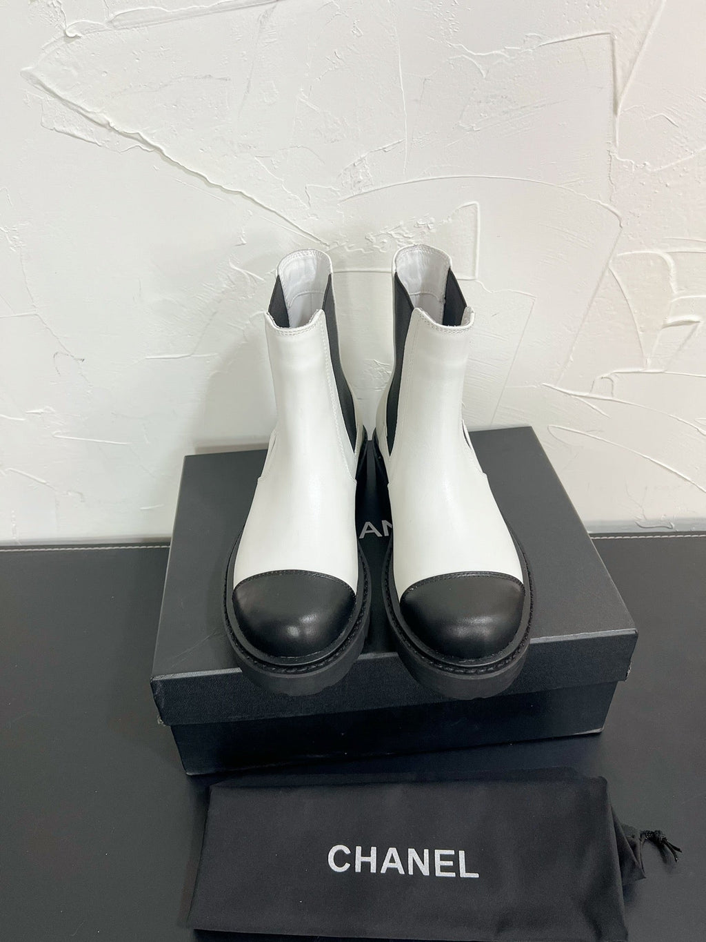 CC Chelsea Ankle Boots In White Mix Black Cowhide 949683