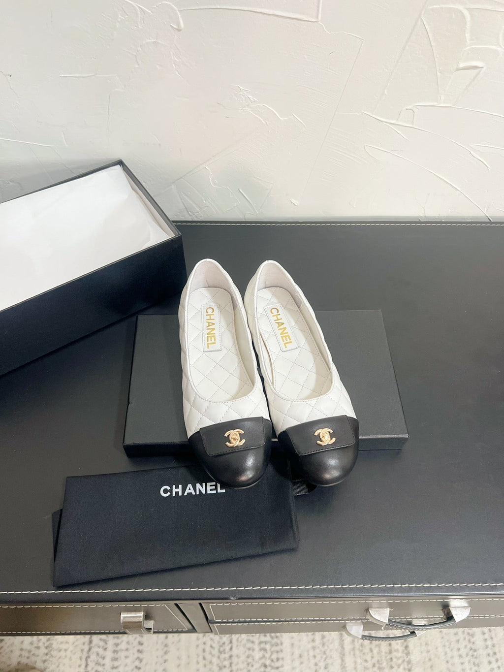CC Ballet Flats In White Mix Black Quilted Lambskin 949711