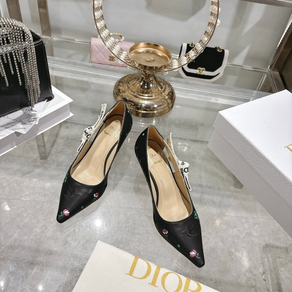 CD 26 High Heel Pump Flower 25 Black Sheepskin Ribbon 679714