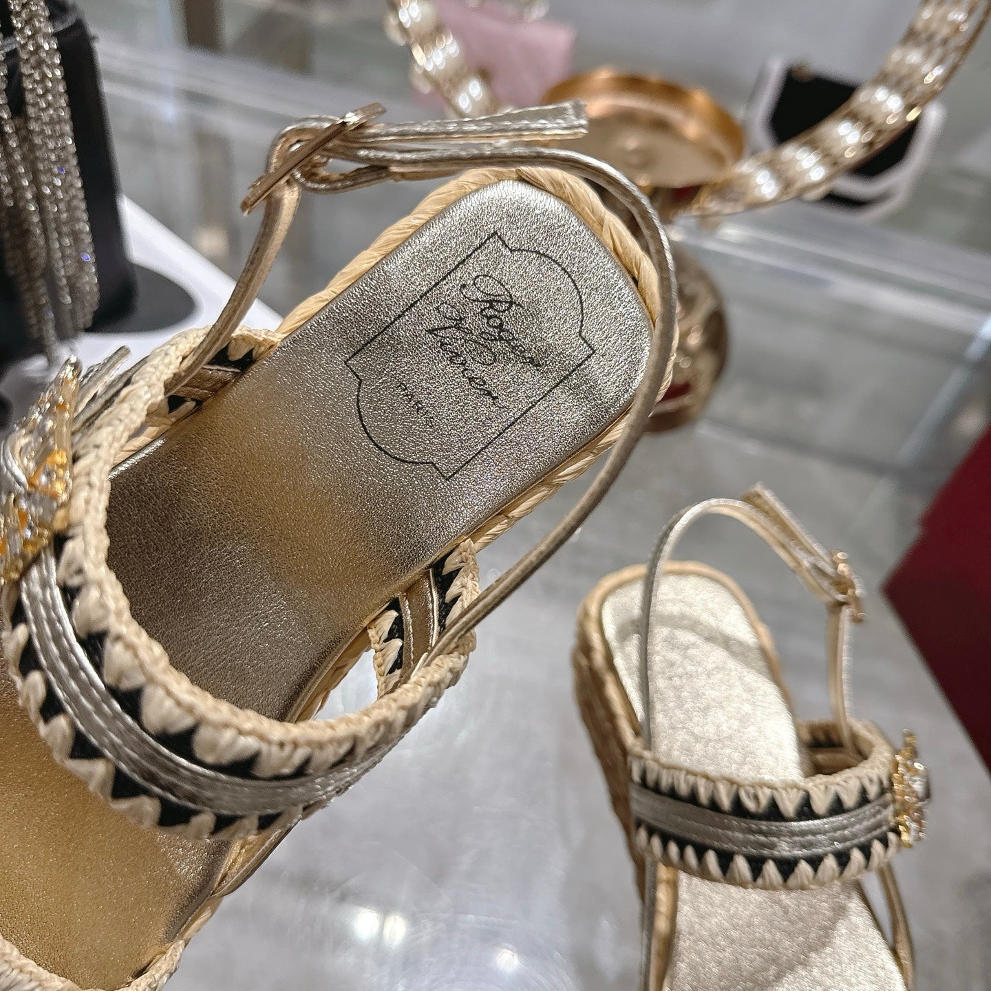 Roger Vivier Wedge Sandals 6cm Gold Black Lambskin Raffia 679798