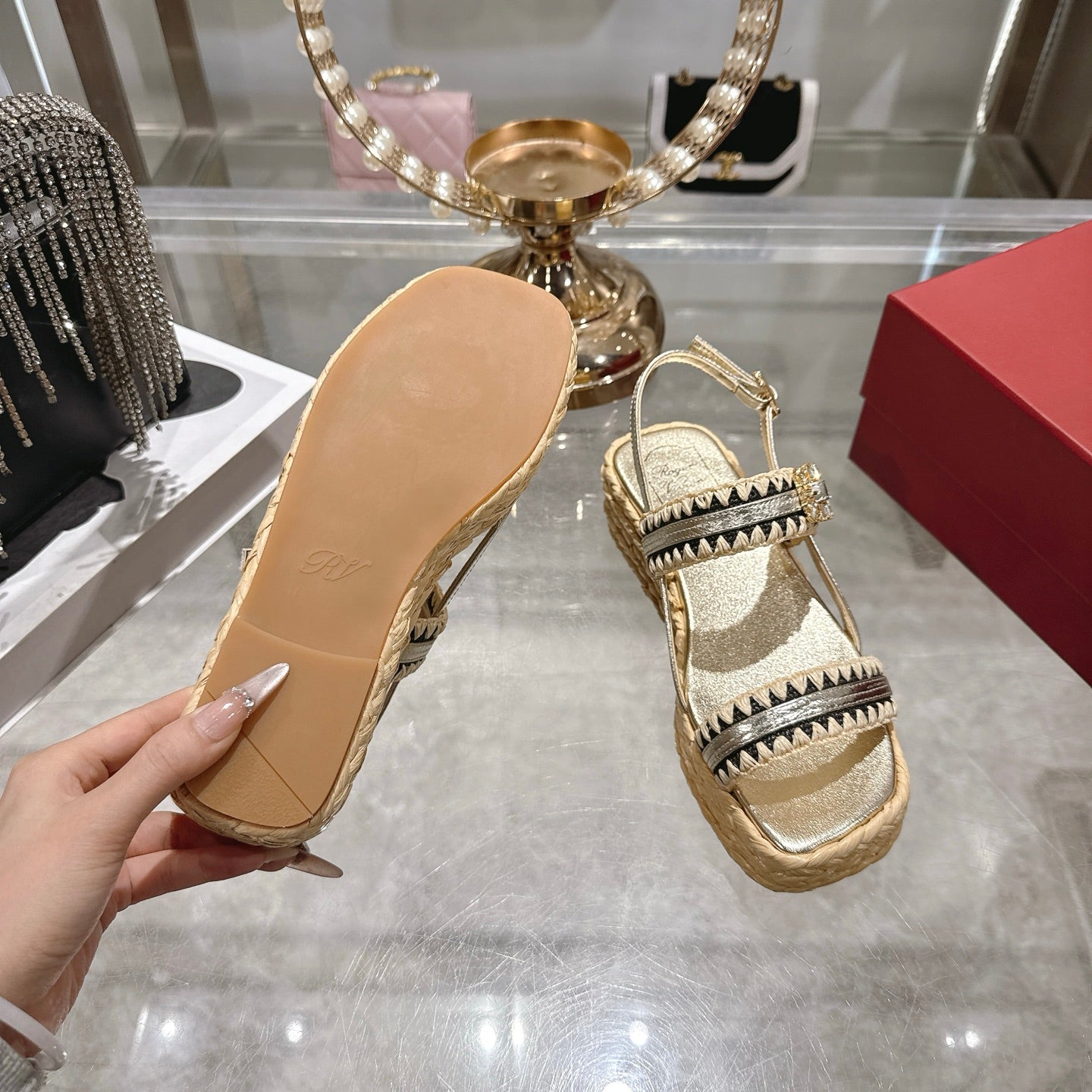 Roger Vivier Wedge Sandals 6cm Gold Black Lambskin Raffia 679798