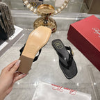 Roger Vivier 26s Thong Black Cowhide 679815