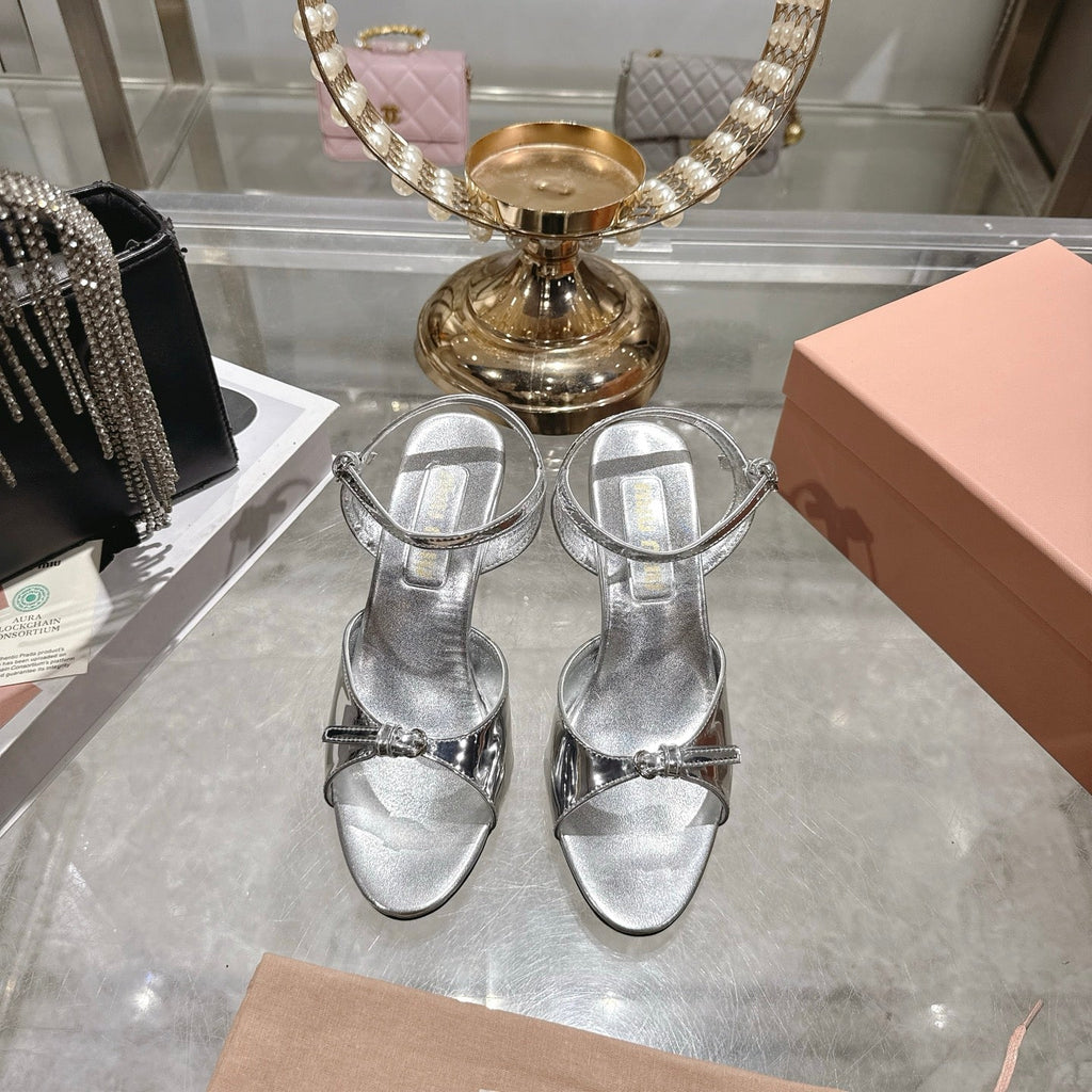 Miu Sandal With Buckle Sliver Patent Leather 751328