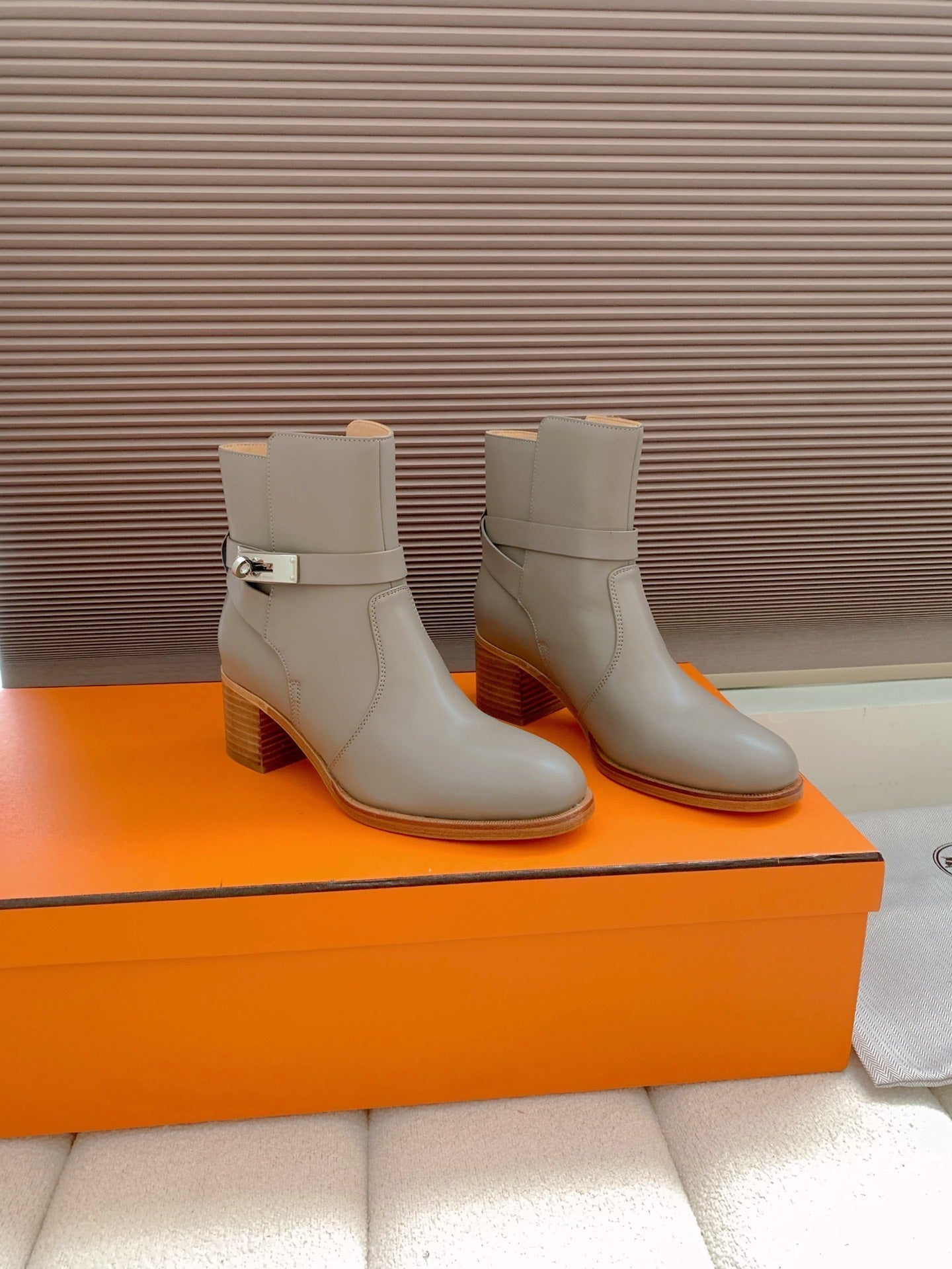 HM Frenchie 50 Ankle Boot Taupe Gray Cowhide 464341