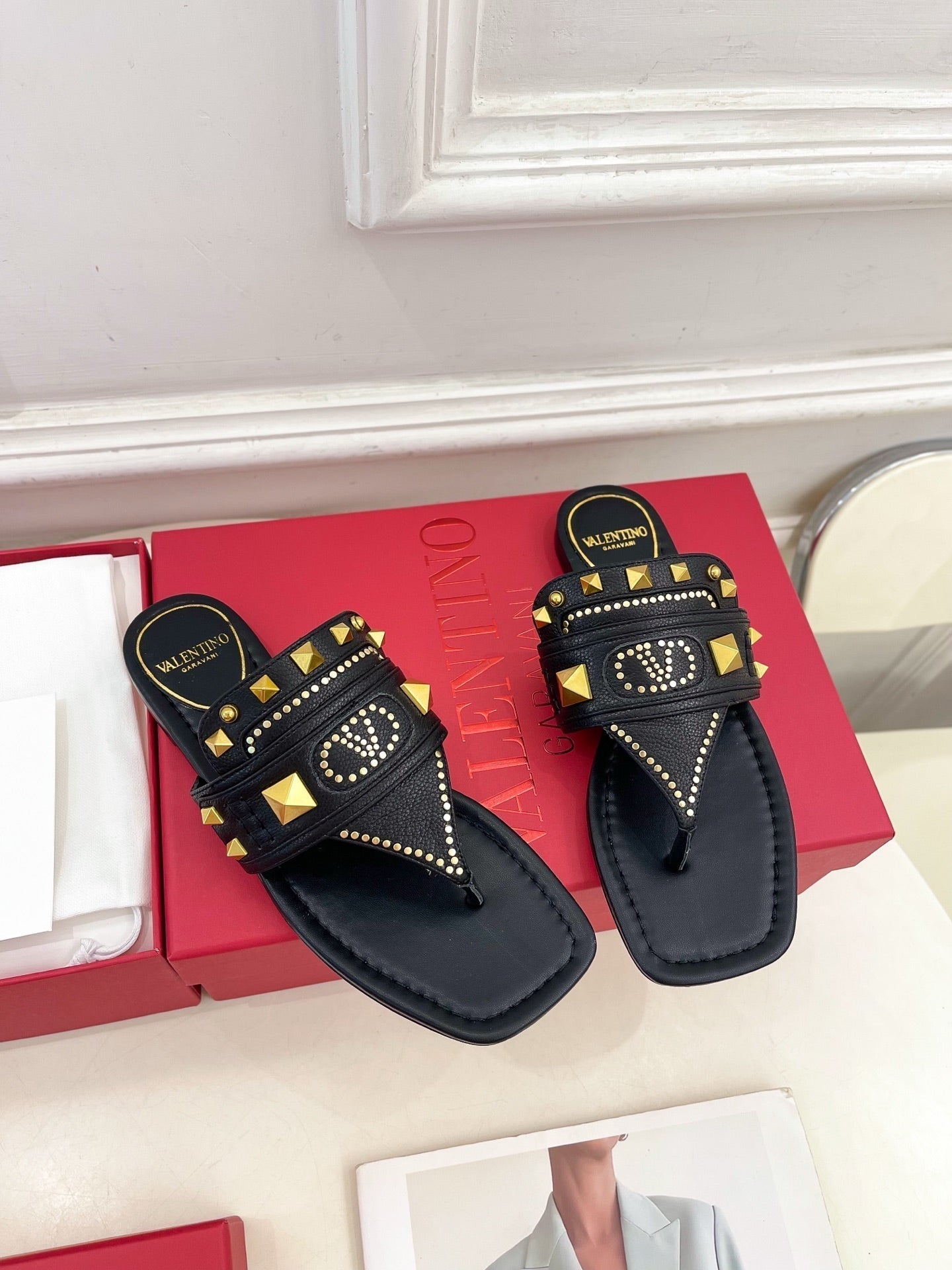 Plaster Caster Buffalo Thong Sandal Black Calfskin And Cowhide 307474
