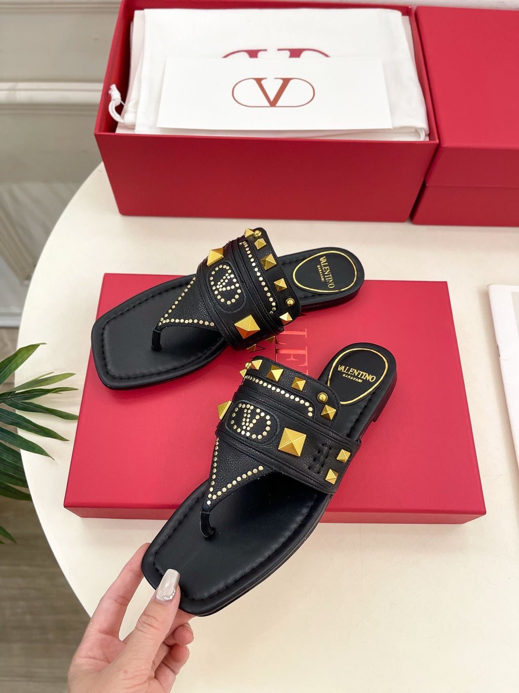 Plaster Caster Buffalo Thong Sandal Black Calfskin And Cowhide 307474