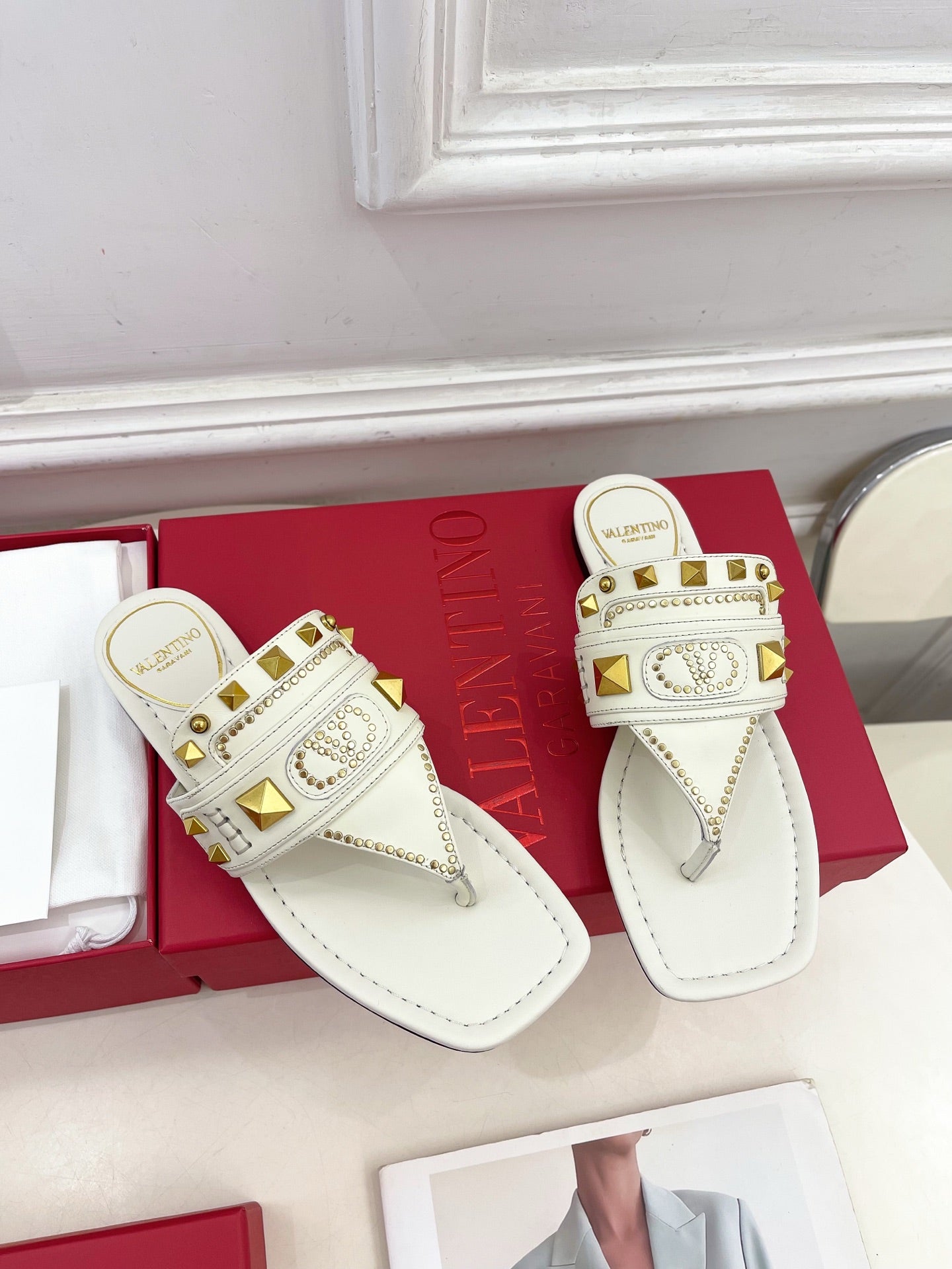 Plaster Caster Buffalo Thong Sandal White Calfskin And Cowhide 307475