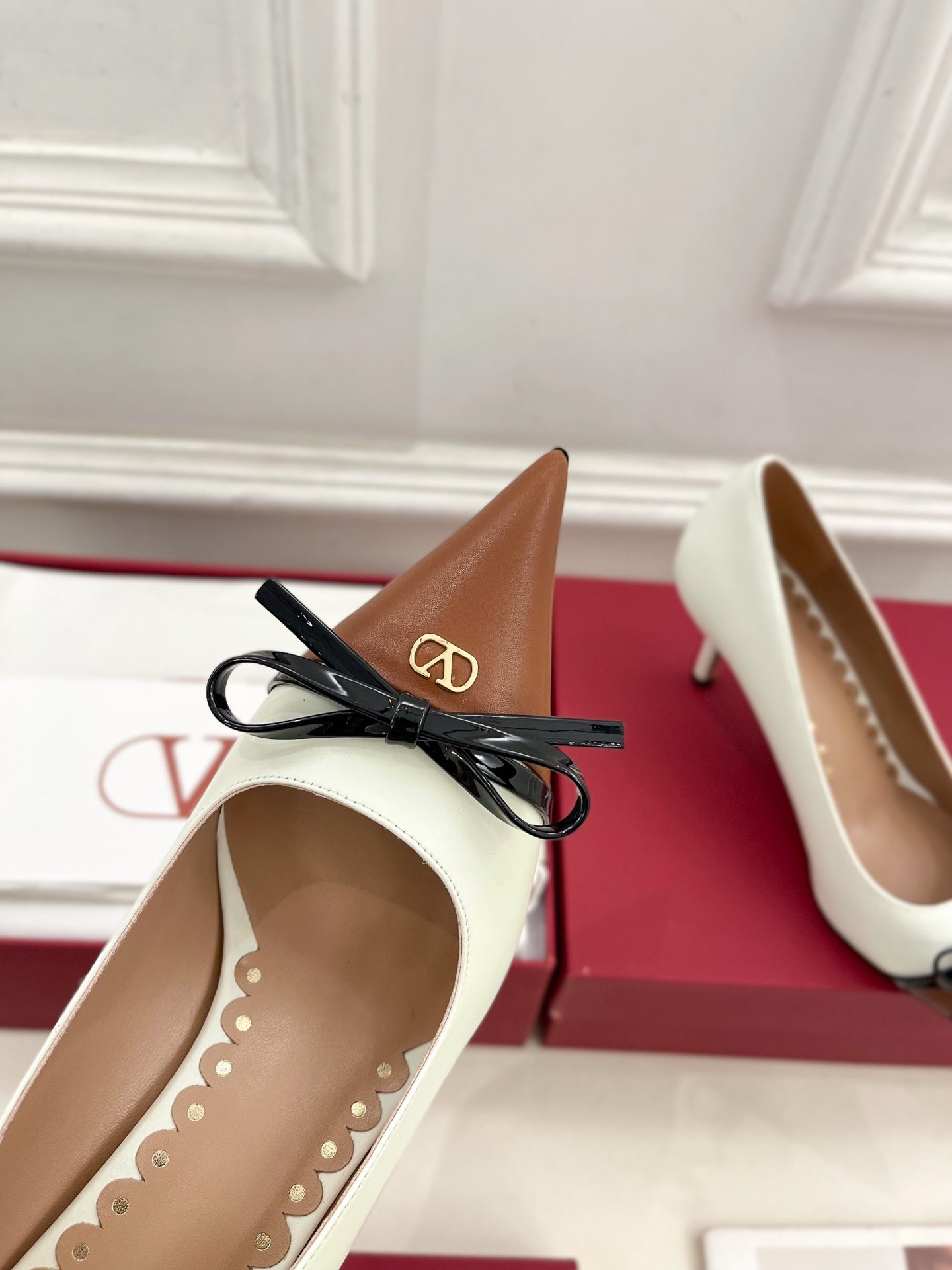 VT 25 Bepointy Pump 8cm White Brown Lambskin 325524
