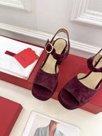 VT Garavani 25 Platform Ruby Red Suede 330965
