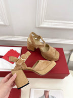 VT Garavani 25 Platform Beige Suede 330966