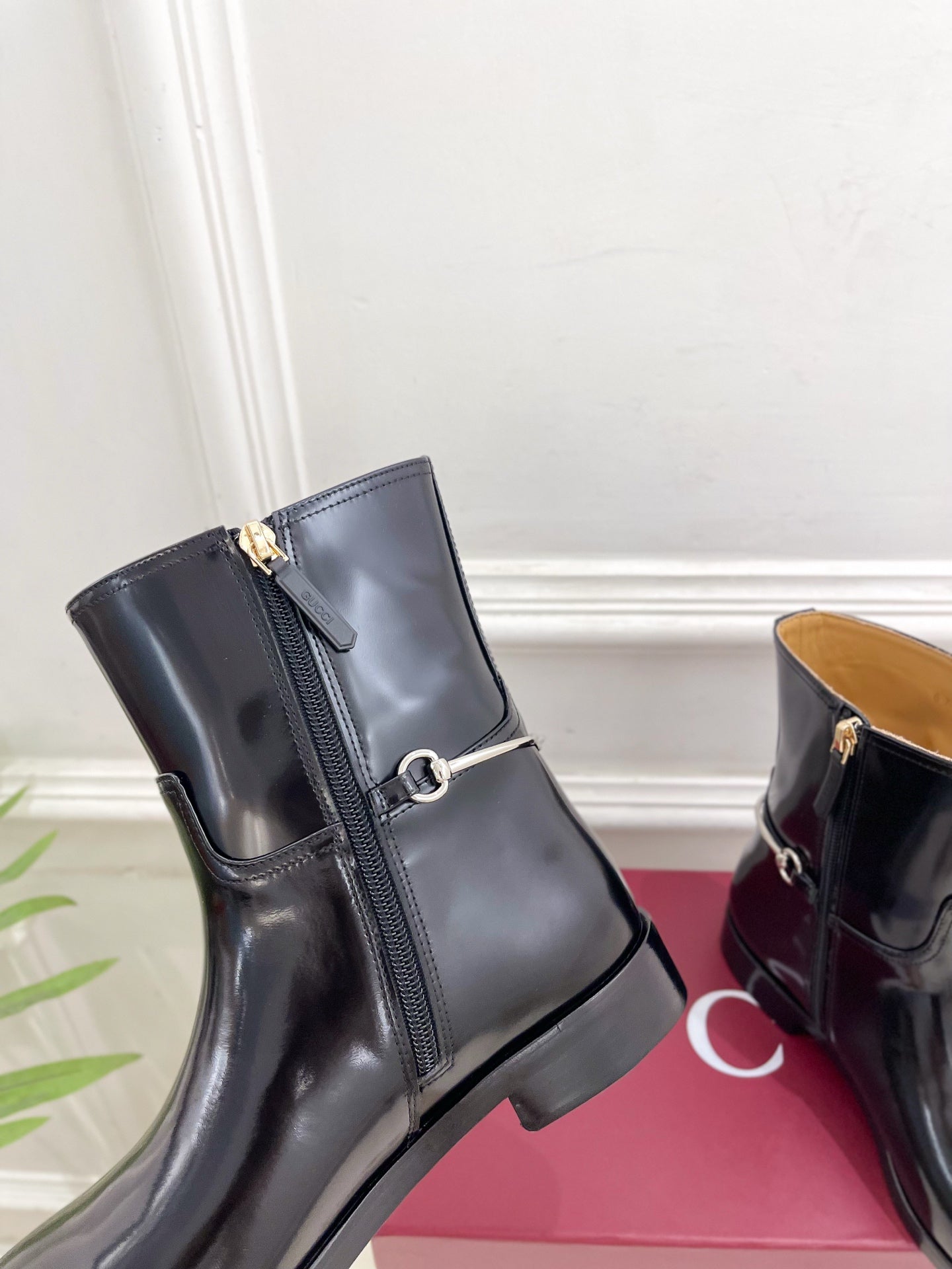Gucci 25???? horsebit ankle boots black patent calfskin 435384