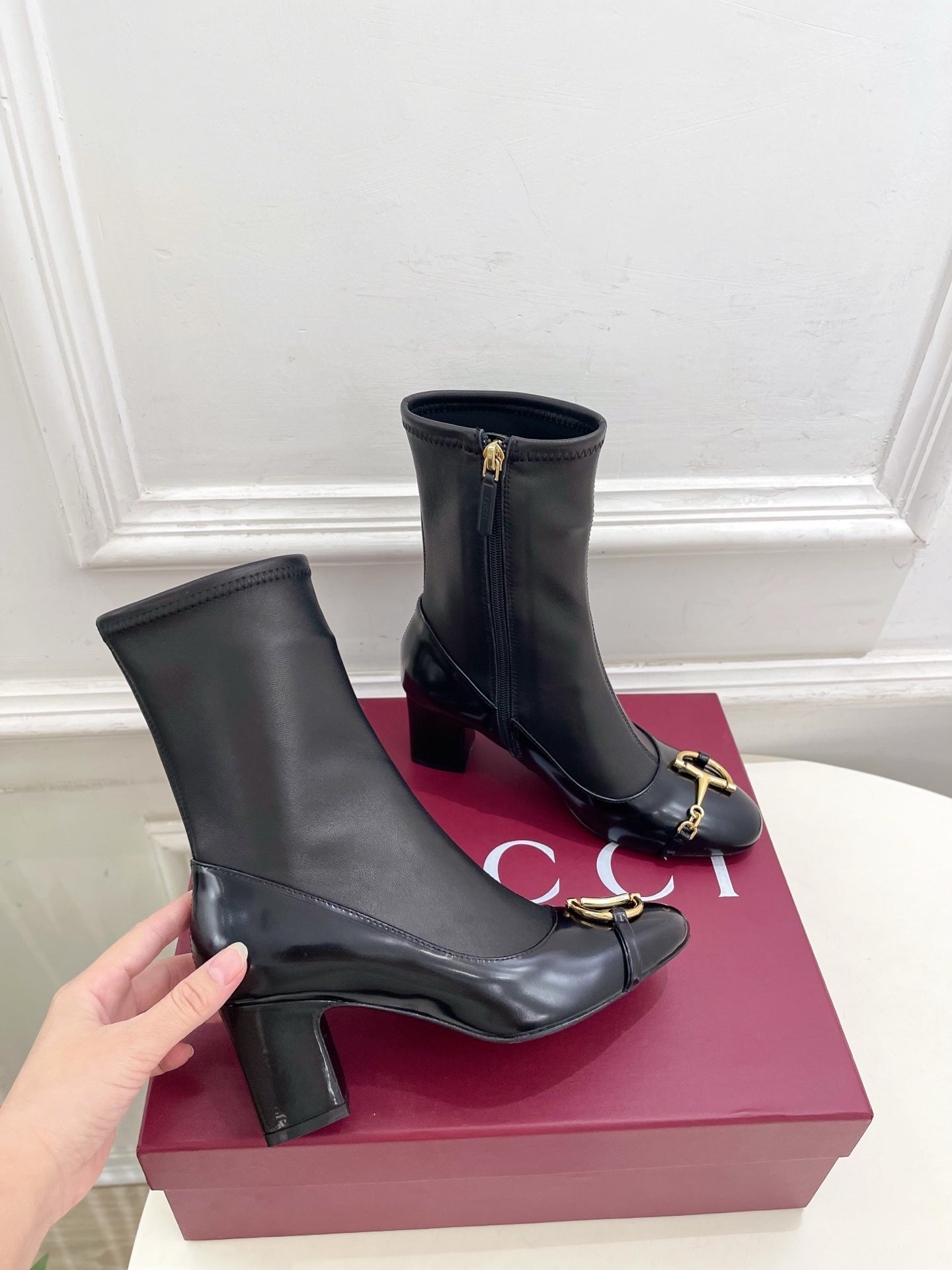 GG half-D chain buckle ankle boots black sheepskin 536056