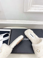 CC 25K Double C Pearl Fur Slippers White Shearing 587001