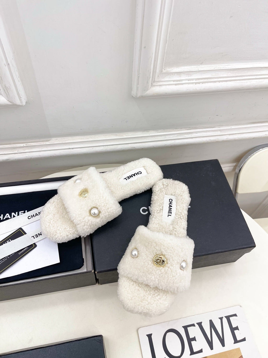 CC 25K Double C Pearl Fur Slippers White Shearing 587001