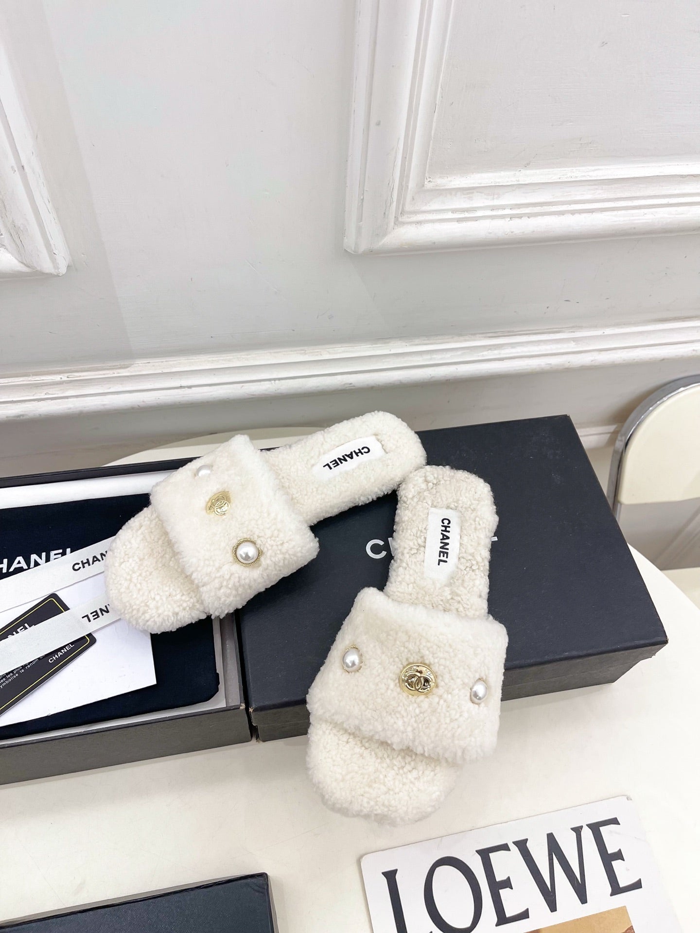 CC 25K Double C Pearl Fur Slippers White Shearing 587001