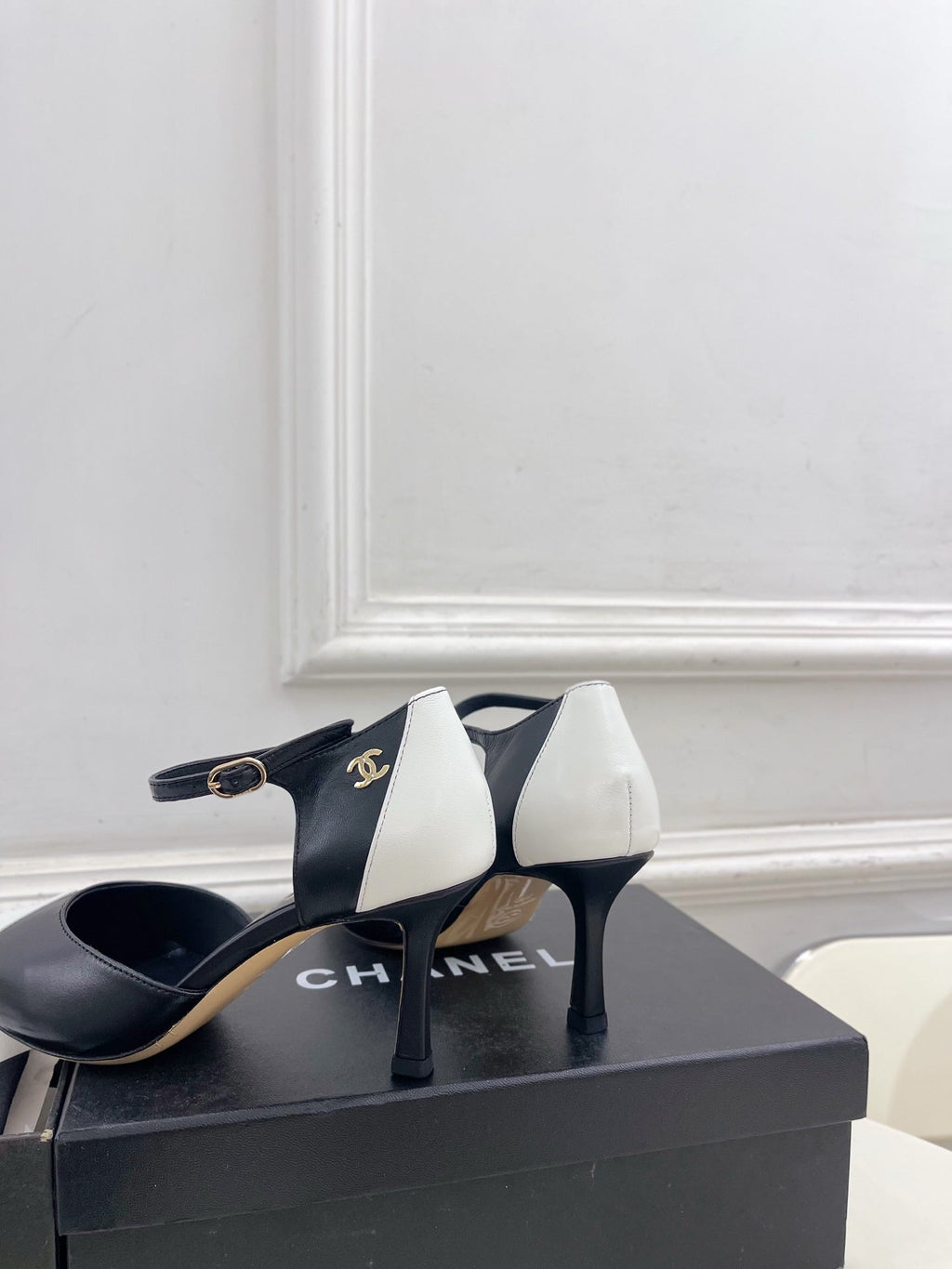 CC 26 SS Double C Slingback 7.5cm White Black Calfskin 586934