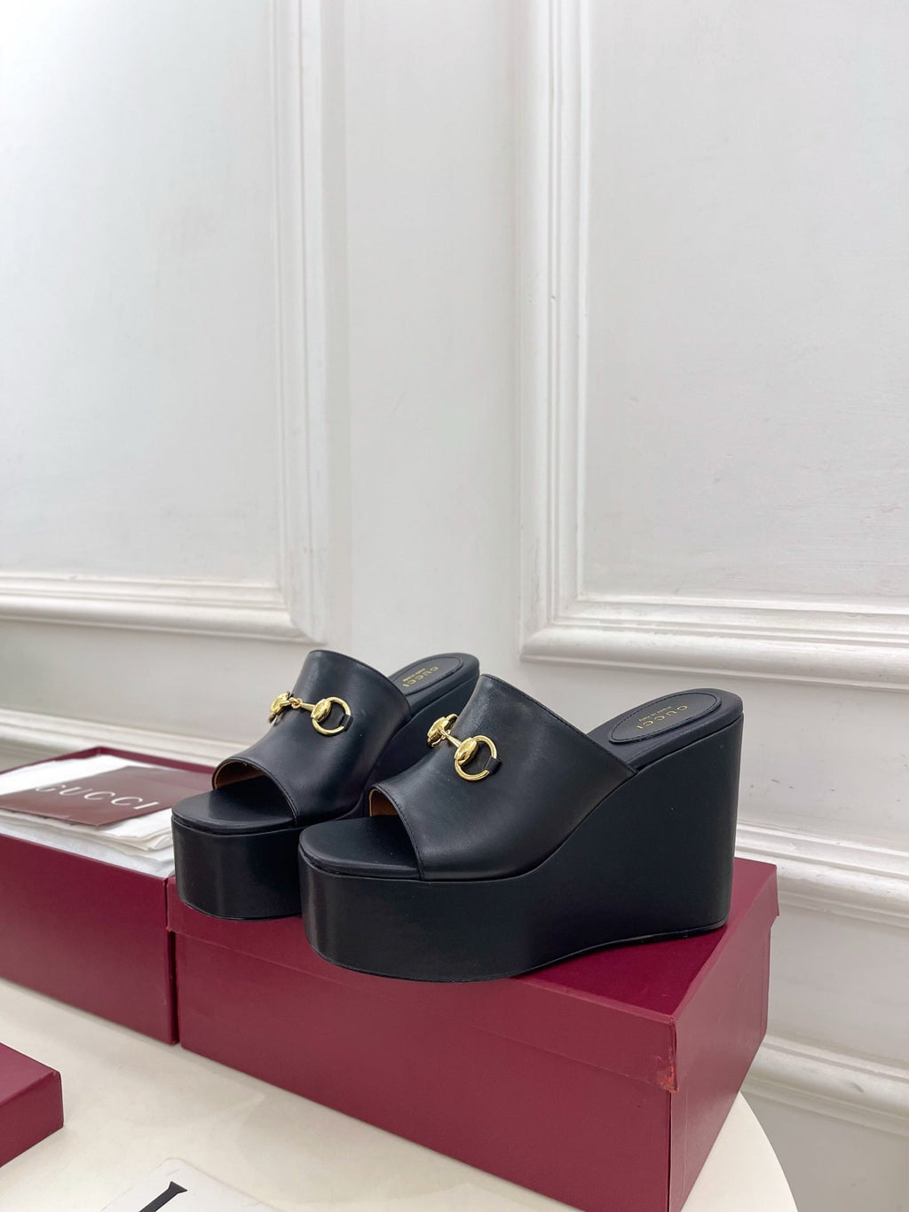 GC Wedge With Horsebit Sandal Black Leather 640268