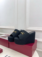 GC Wedge With Horsebit Sandal Black Canvas 640272