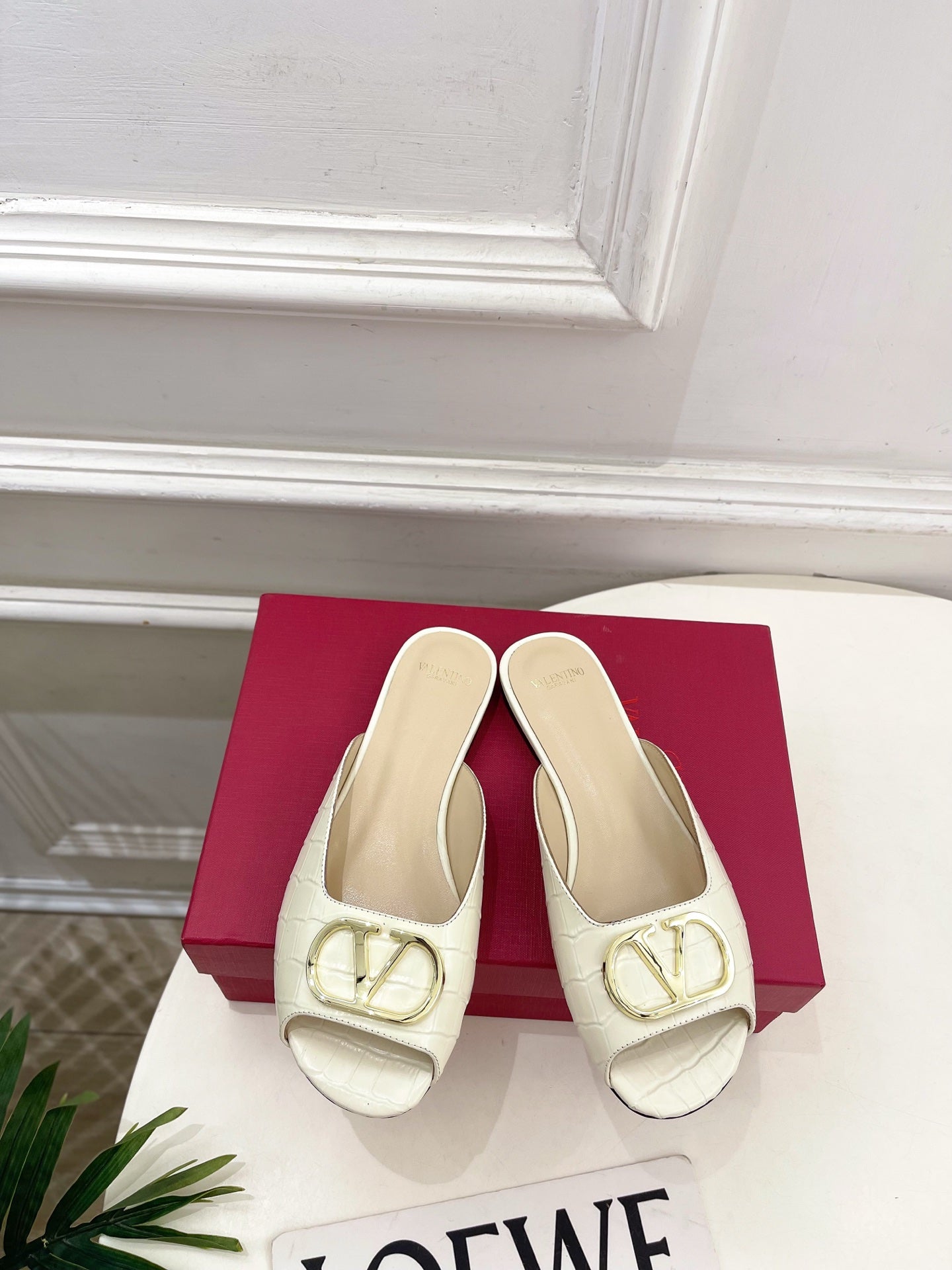 Vlogo Slides Cream Croc-Embossed Leather 746266
