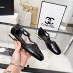 CC 26s Flat Sandals Black Cowhide Patent Leather 183576