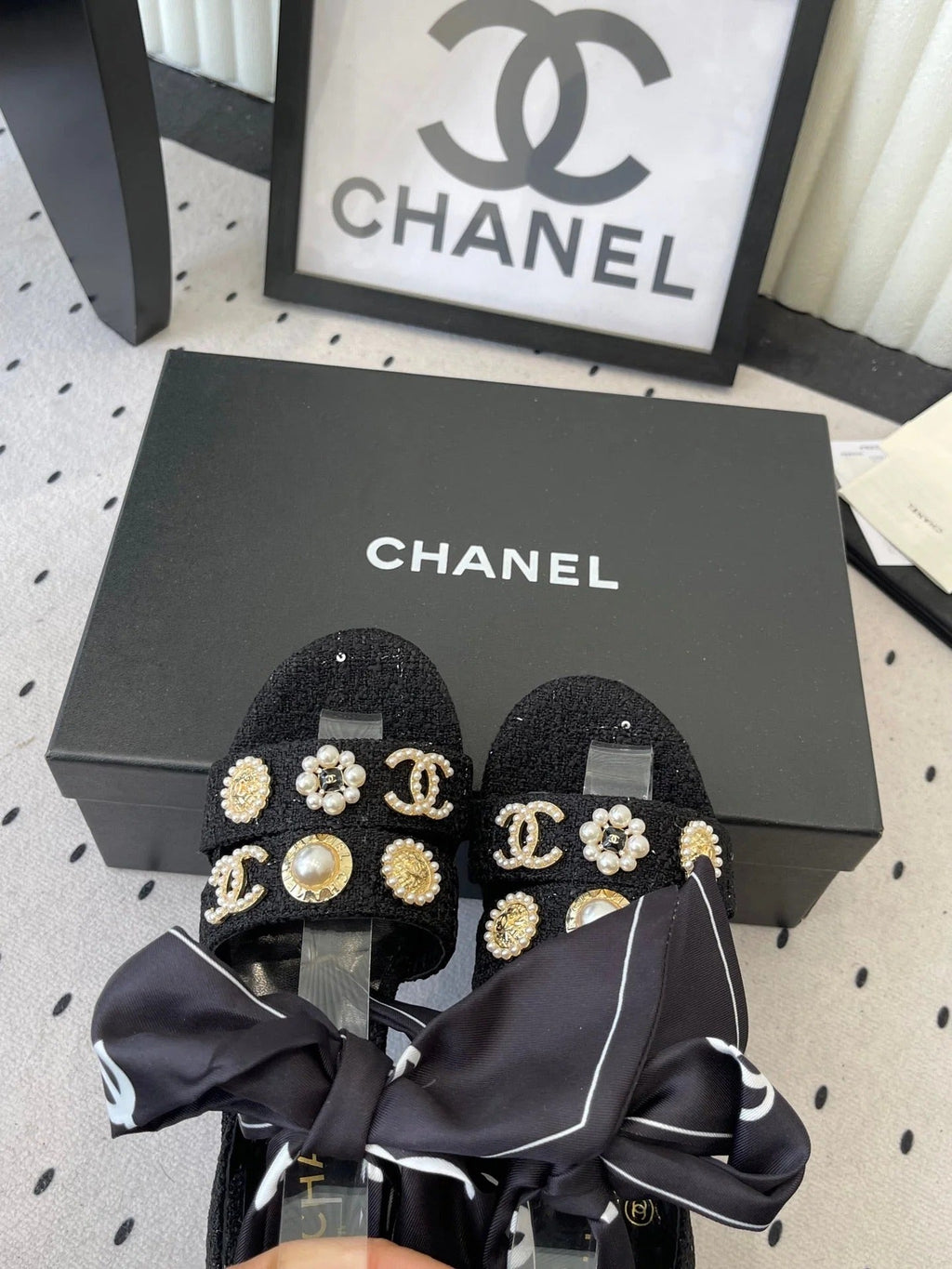 CC 26s Sandals 55 Black Tweed Mixed Gold Charm 650081