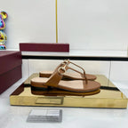 THONG SANDALS IN BROWN LAMBSKIN WITH GOLD HARDWARE