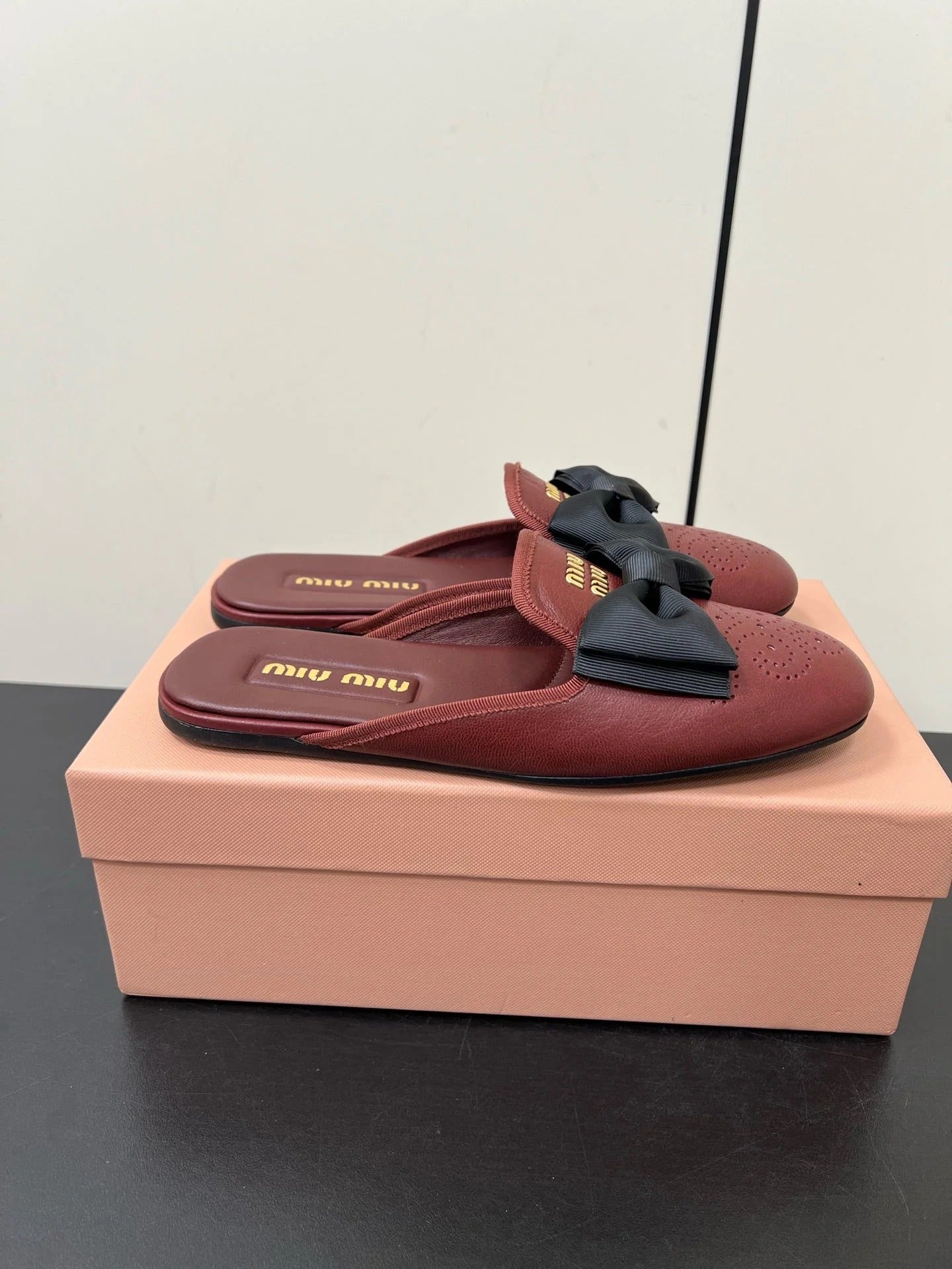 BOW MULES IN RED BROWN SHEEPSKIN