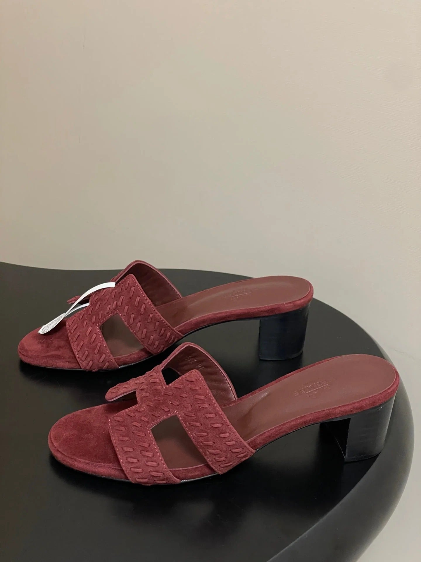 HM 25S ORAN HIGH?HEEL SANDAL IN DARK RED SUEDE AND LAMBSKIN