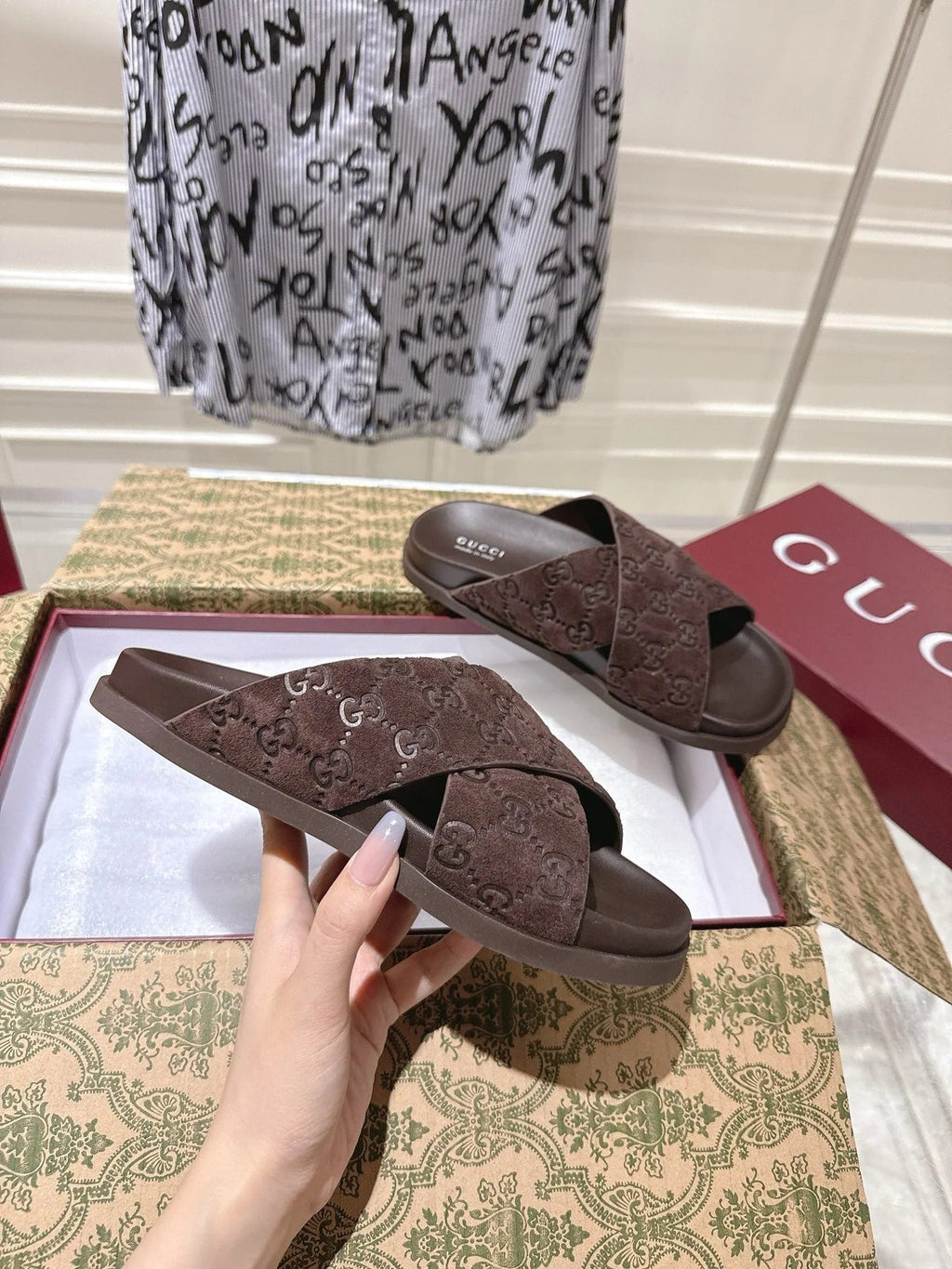 GG SLIDES IN DARK BROWN SUEDE WITH EMBOSSED LOGO STYLE 8