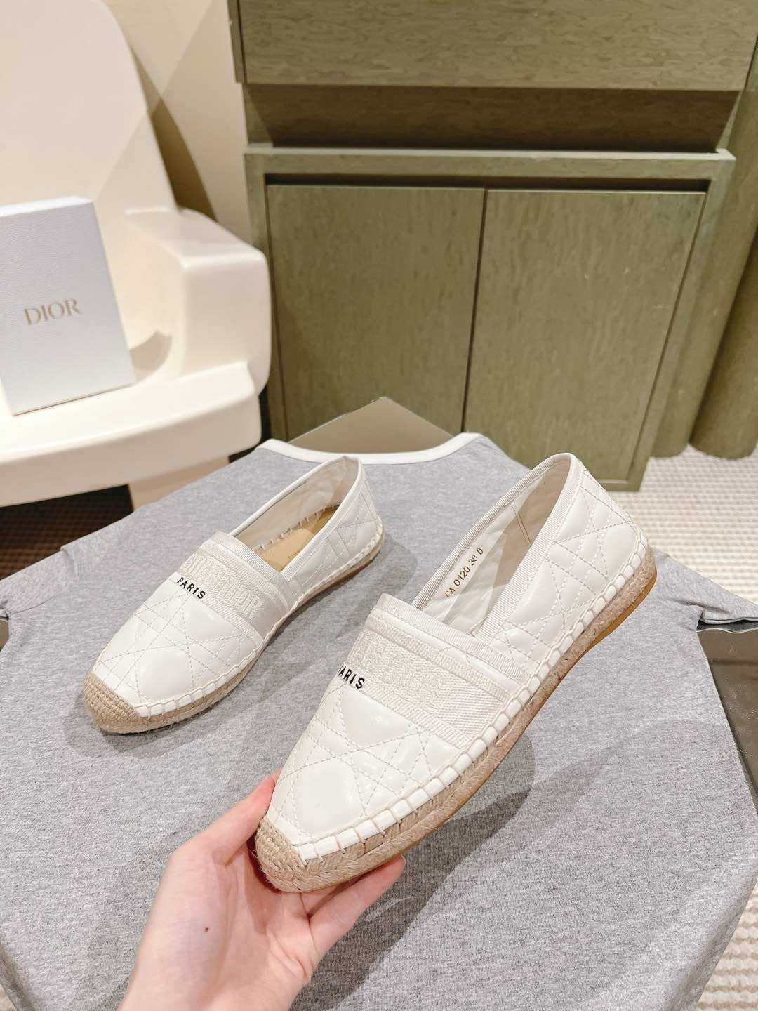 CD 26s Loafers Embroidery White Cowhide 653265