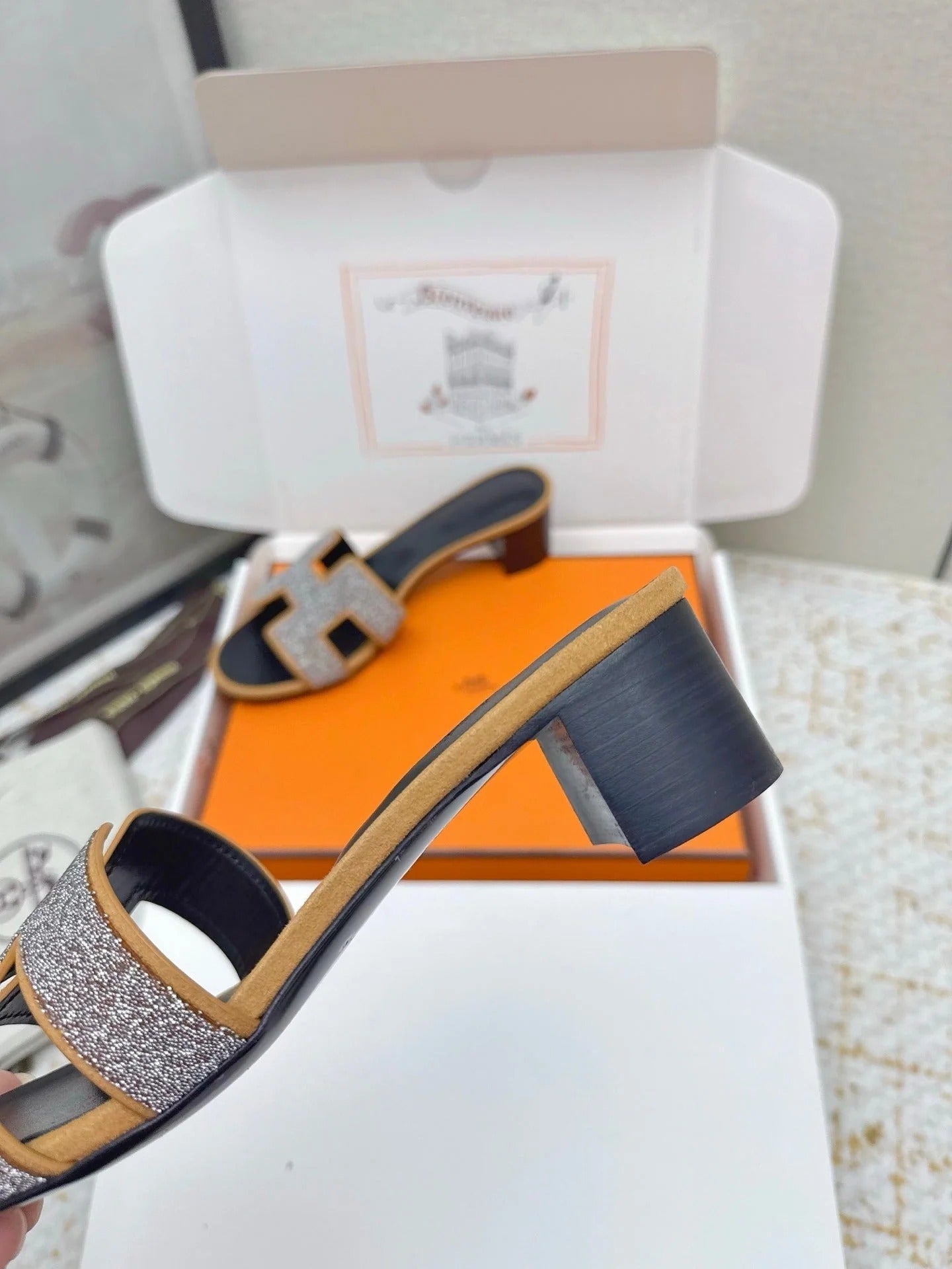 HM 26ss Oran Sandals 50 Grey Taupe Rhinestone Cowhide 625268