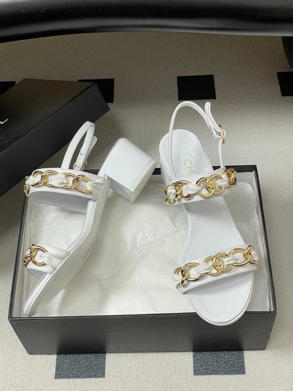 CC 26s Buckle Chain Sandals 55 White Sheepskin 649473