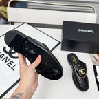 CHANEL 25S MULES WITH CHAIN DETAIL IN BLACK GLOSSY CALFSKIN GOLD HARDWRE