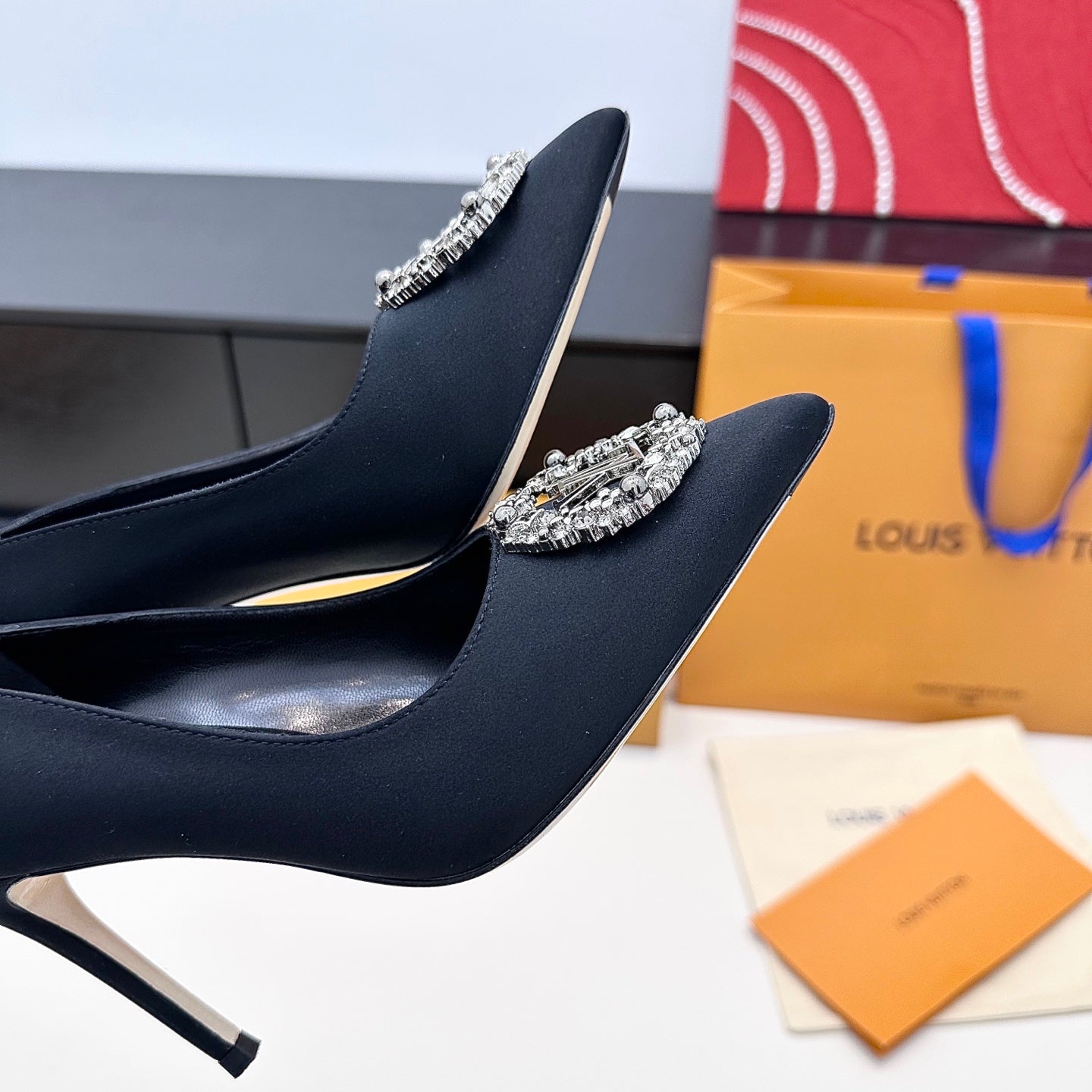 LV 26s Pointed-Toe High Heels 95 Black Premium Satin 622452