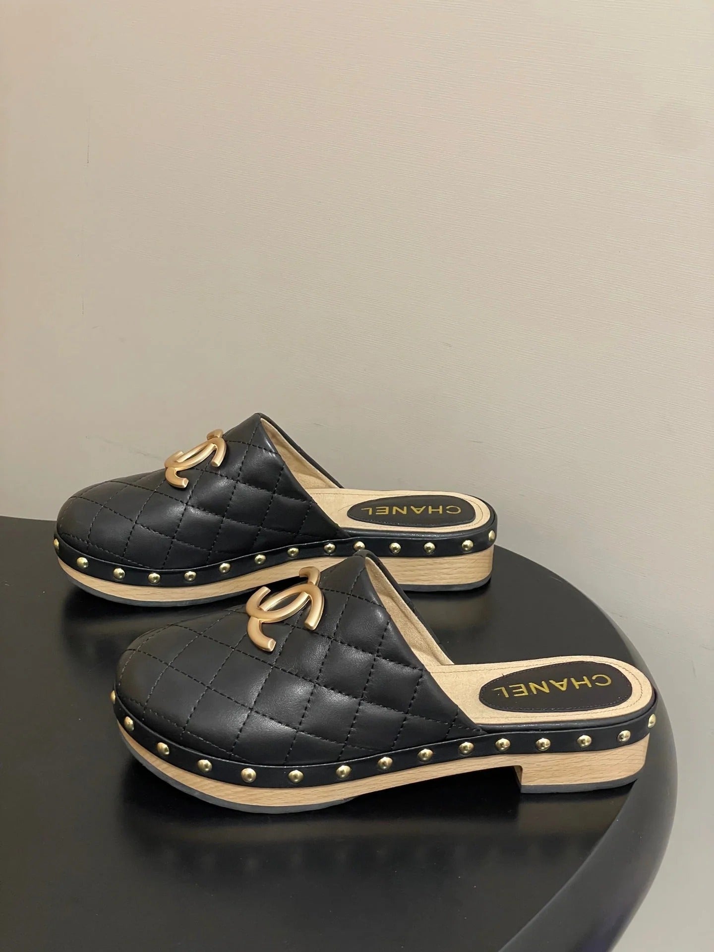 CC 26s Flat Mule Black Beige Cowhide 649404