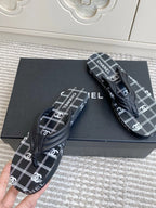 CC 26s Thong Sandals Black Rubber Leather 647679