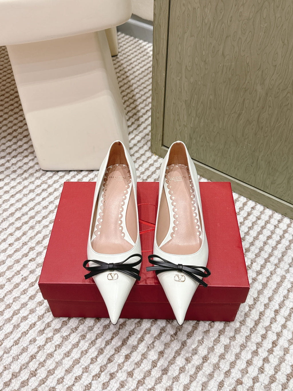 VT 26s Pump 45 White   Leather 612253