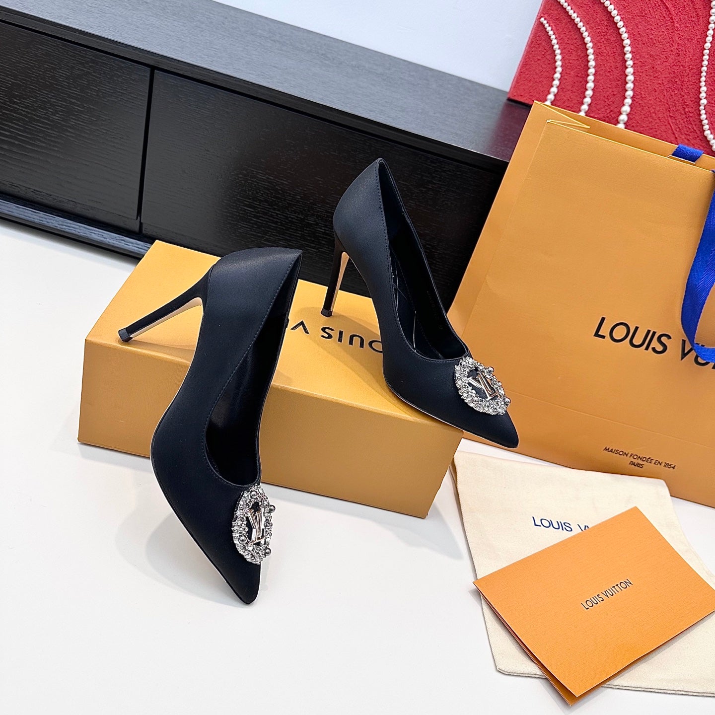 LV 26s Pointed-Toe High Heels 95 Black Premium Satin 622452