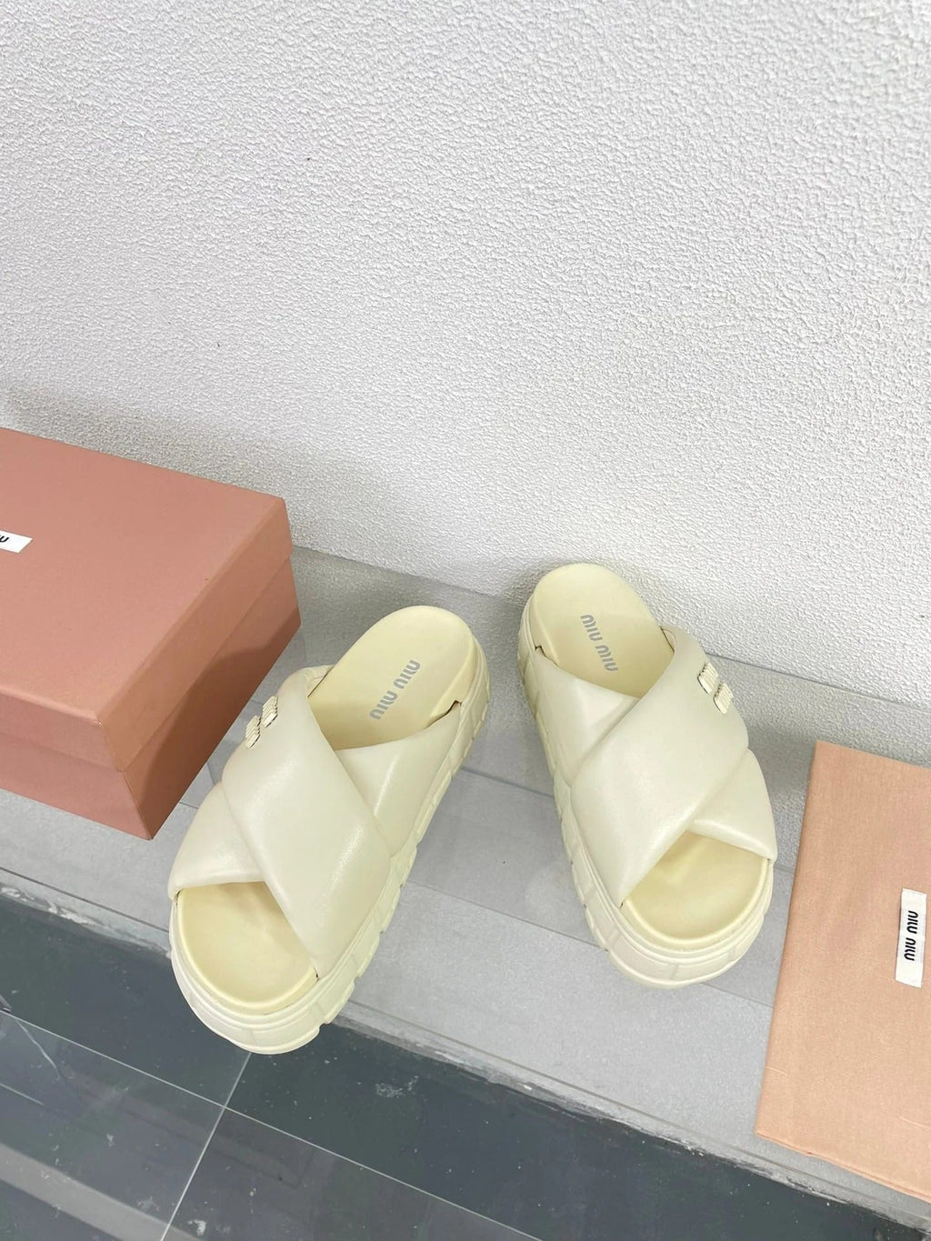 Cross Thick-Soled Light Cream Slippers