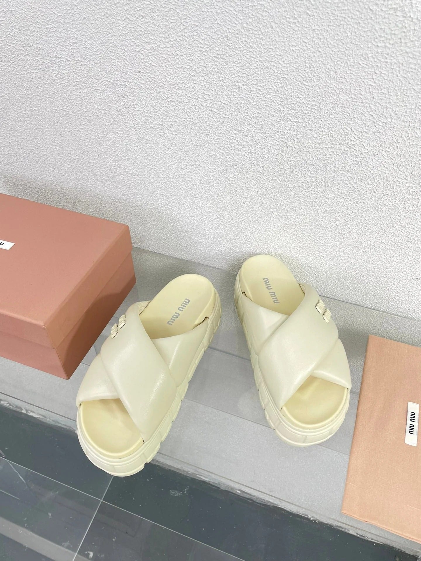 Cross Thick-Soled Light Cream Slippers