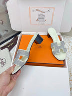 HM 26ss Oran Sandals 50 Cream Gray Rhinestone Cowhide 625269